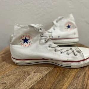 Chuck Taylor’s Converse All Star. Size 10